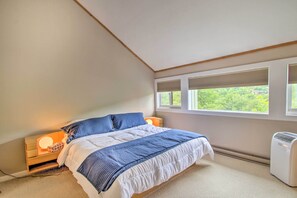 3 quartos, escrivaninha, acesso à internet, roupa de cama