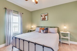 2 slaapkamers, een strijkplank/strijkijzer, reisbedje, internet