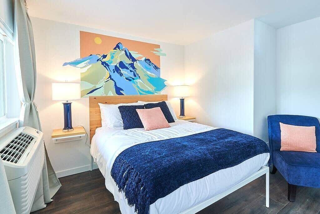 Kenton Hotel Mt. Hood Suite