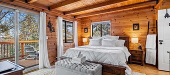 Spacious, Modern Mountain Cabin with Hot Tub