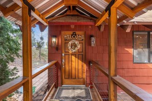 Exterior detail - Spacious, Modern Mountain Cabin with Hot Tub (Running Springs)
