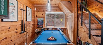 Spacious, Modern Mountain Cabin with Hot Tub