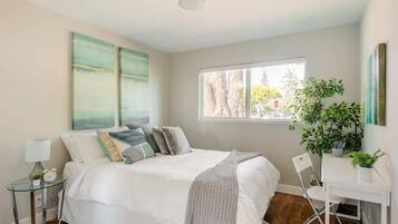 2 bedrooms, desk, iron/ironing board, free WiFi