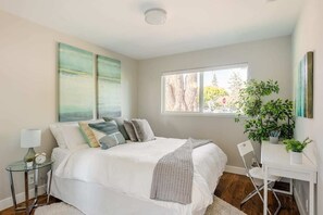 2 bedrooms, desk, iron/ironing board, free WiFi - 🌞Sunny house with♨️hot tub near🌲Stanford (Redwood City)