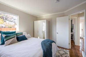 2 Schlafzimmer, Schreibtisch, Bügeleisen/Bügelbrett, kostenloses WLAN