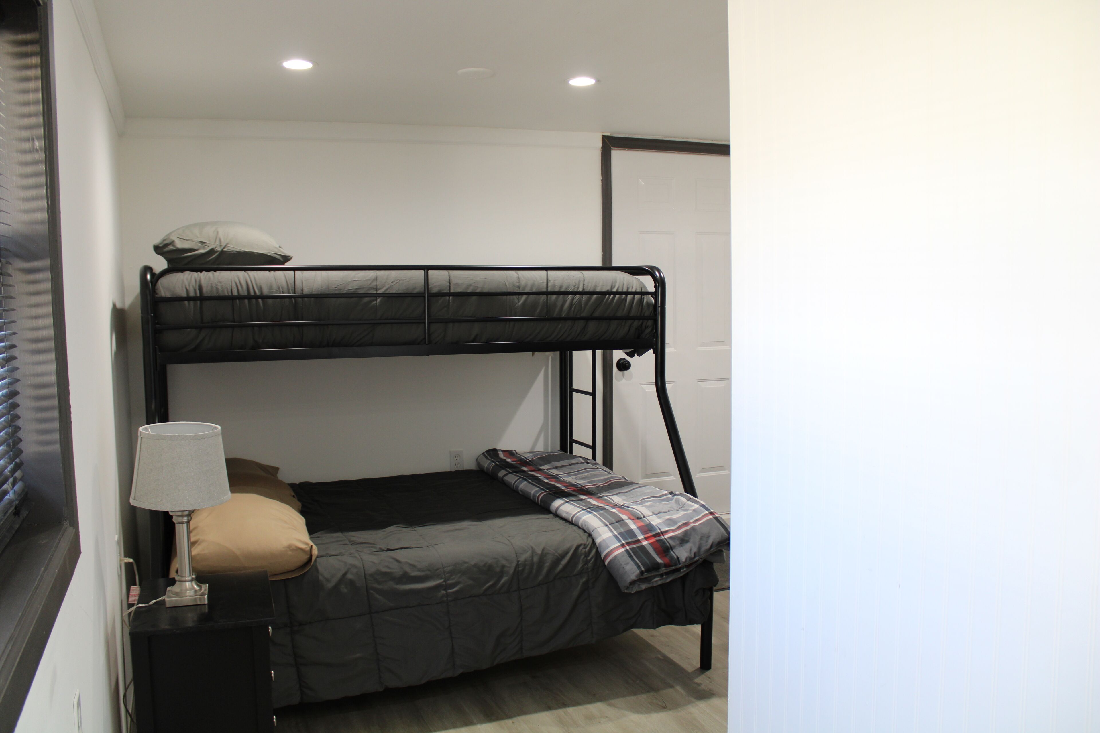 2 bedrooms, desk, free WiFi, bed sheets