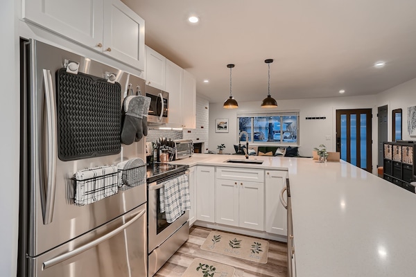 Frigorifero, microonde, forno, piano cottura