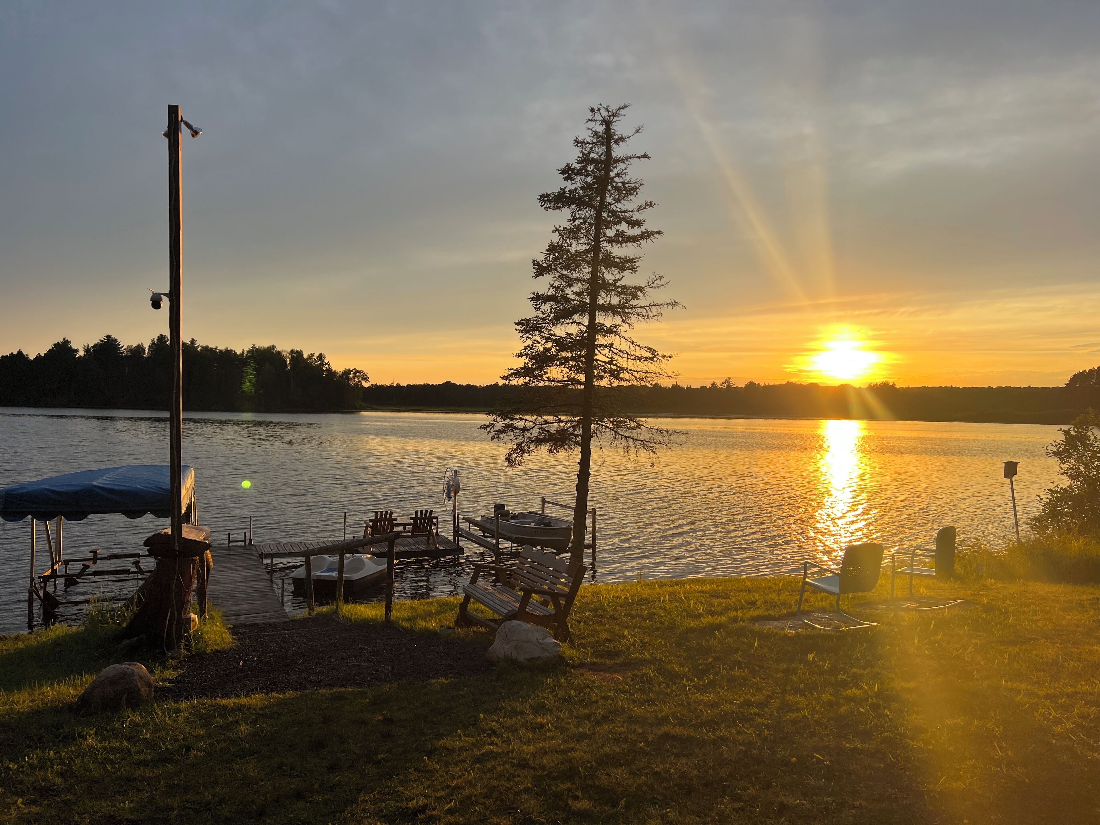 On the UTV/ATV Trail & a 3 Lake Chain! “The Loons Nest” w/A/C and WiFi!