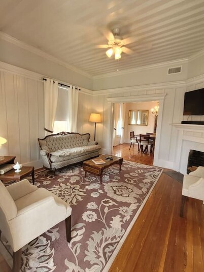 Holland House - Historic and Sophisticated
