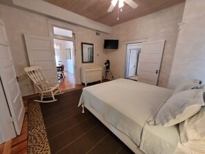 2 bedrooms, desk, iron/ironing board, travel cot