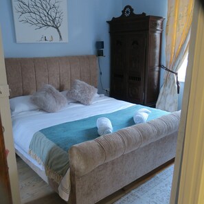 Comfort Double Room | Individually decorated, individually furnished, free WiFi - L'Ancien Poste (Senergues)
