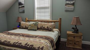 3 bedrooms, desk, iron/ironing board, travel cot