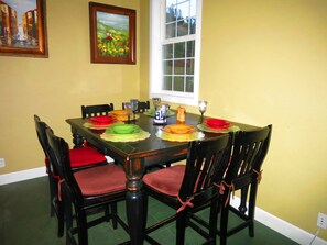 Dining - STAR GAZER MOUNTAIN RETREAT (Cascade-Chipita Park)