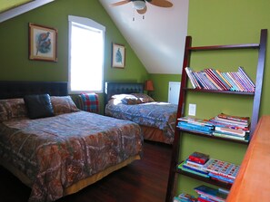 3 bedrooms, desk, iron/ironing board, travel cot