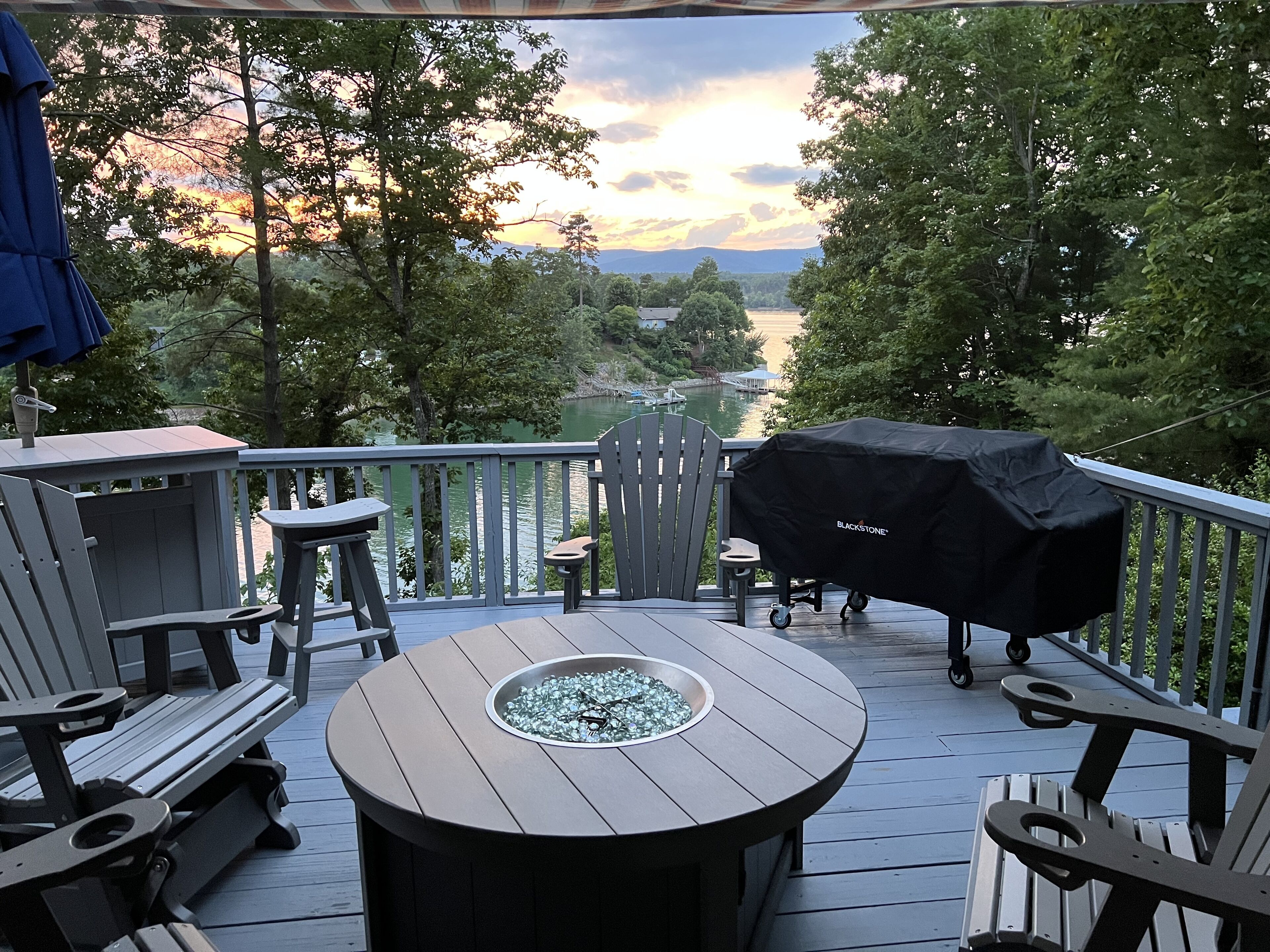 Lake James N.C. Waterfront, Private Dock, Bunkee/porch on water! Beautiful views
