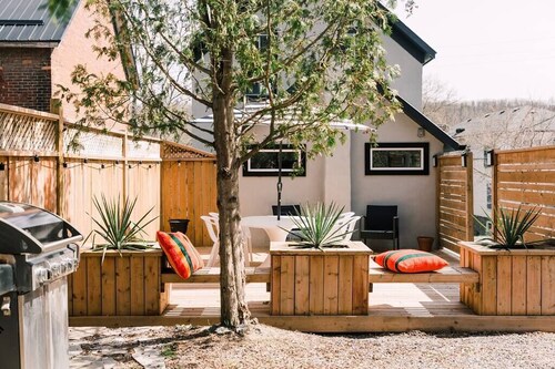 Harbour Main playful century home w/ private patio