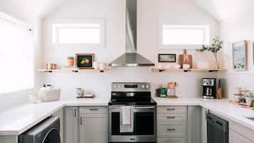 Refrigerador, placa de cocina, lavavajillas, cafetera/tetera