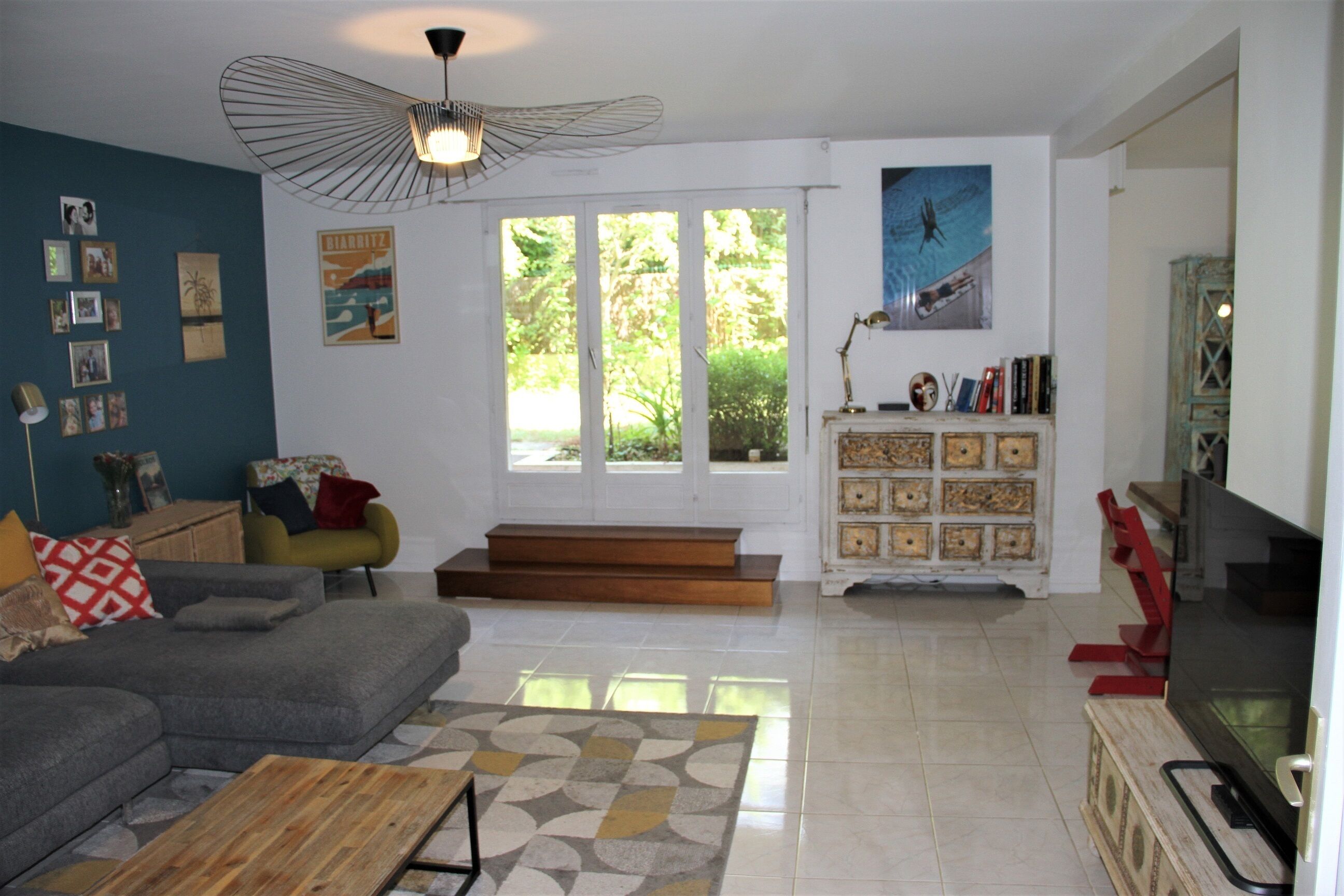 Una Smart TV, libros