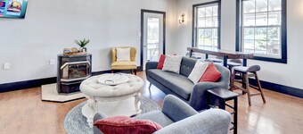 Suite102 "The Imperial Eagle"