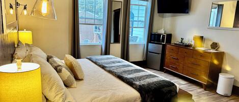 1 habitación, escritorio y cortinas blackout