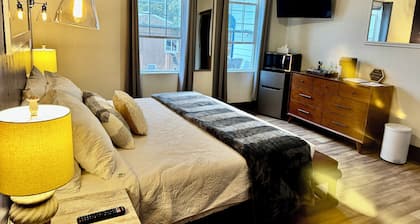 Suite102 "The Imperial Eagle"