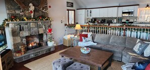 Fernseher, Kamin, Videospiele, Arbeitsbereiche