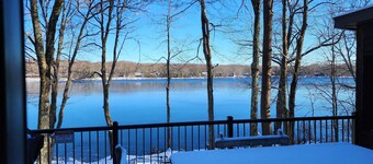 Lakefront * Hot Tub * Canoes * Game Room * Wood FP