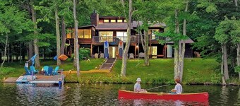 Lakefront * Hot Tub * Canoes * Game Room * Wood FP