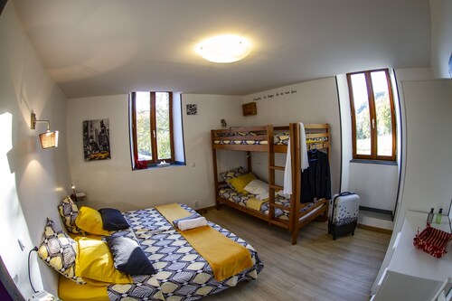 15-person gite with private pool