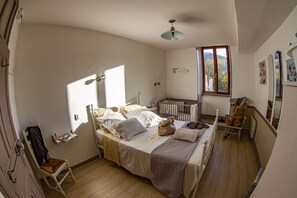 4 chambres, fer et planche à repasser, lit de bébé portatif, Wi-Fi