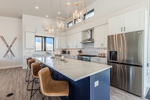Fridge, microwave, oven, stovetop - New home, Min away from Downtown! Long term rentals available!  (Steamboat Springs)