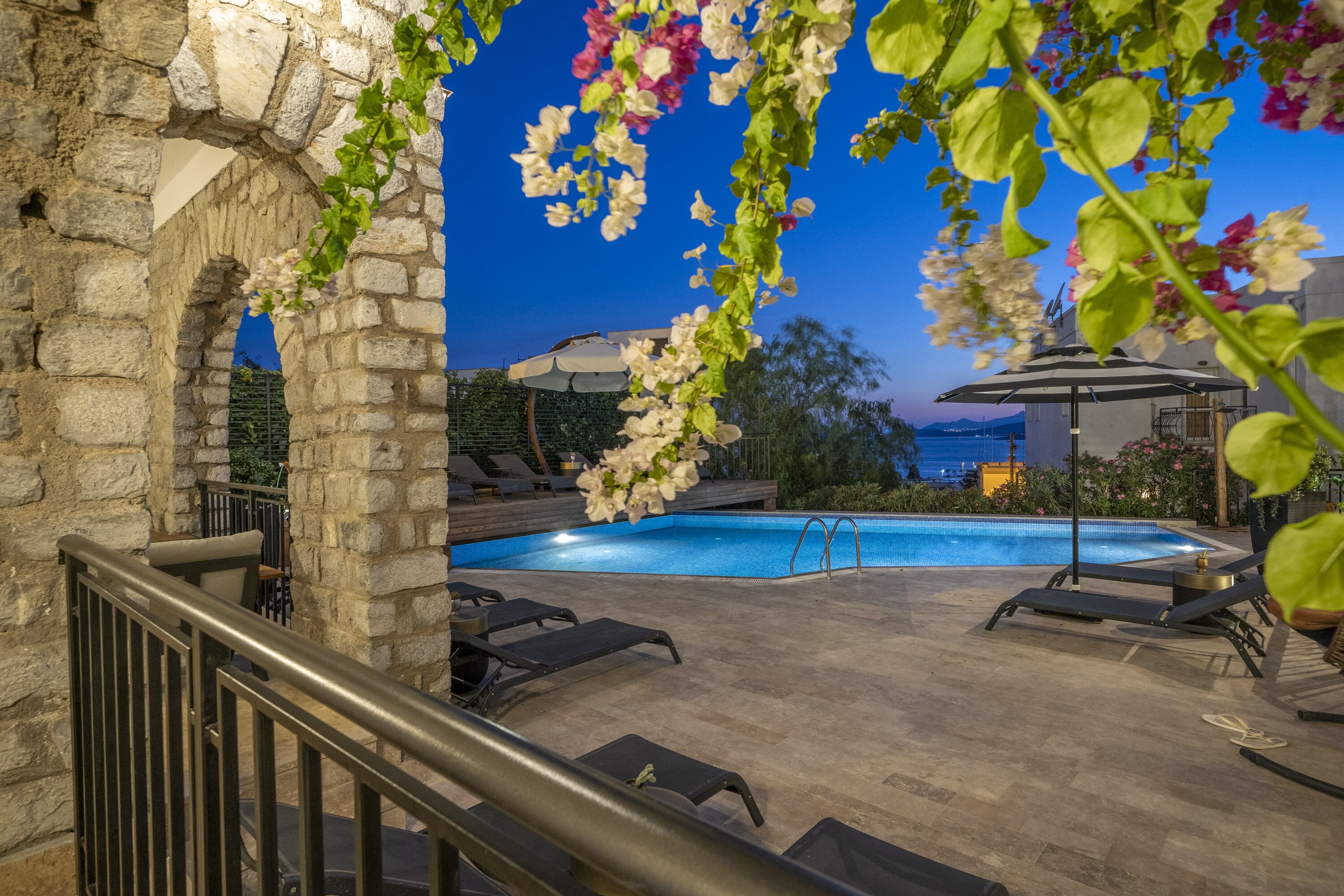 Seasonal outdoor pool, pool umbrellas, sun loungers