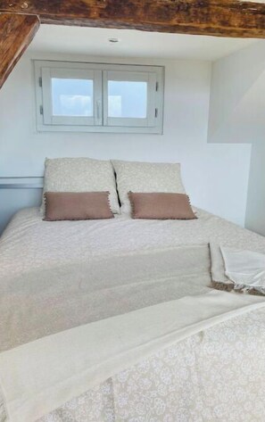 2 chambres, fer et planche à repasser, Wi-Fi, draps fournis