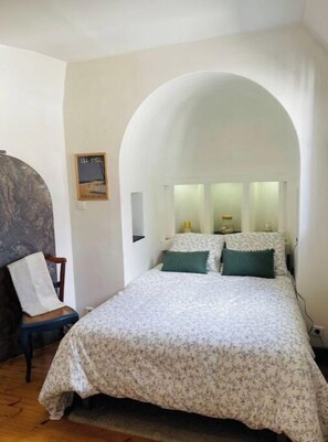 2 chambres, fer et planche à repasser, Wi-Fi, draps fournis