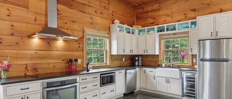 冷蔵庫、電子レンジ、オーブン、コンロ