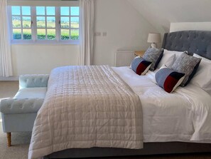 Casa de campo, 1 cama de matrimonio grande | 1 dormitorio, tabla de planchar con plancha, cuna de viaje y wifi gratis