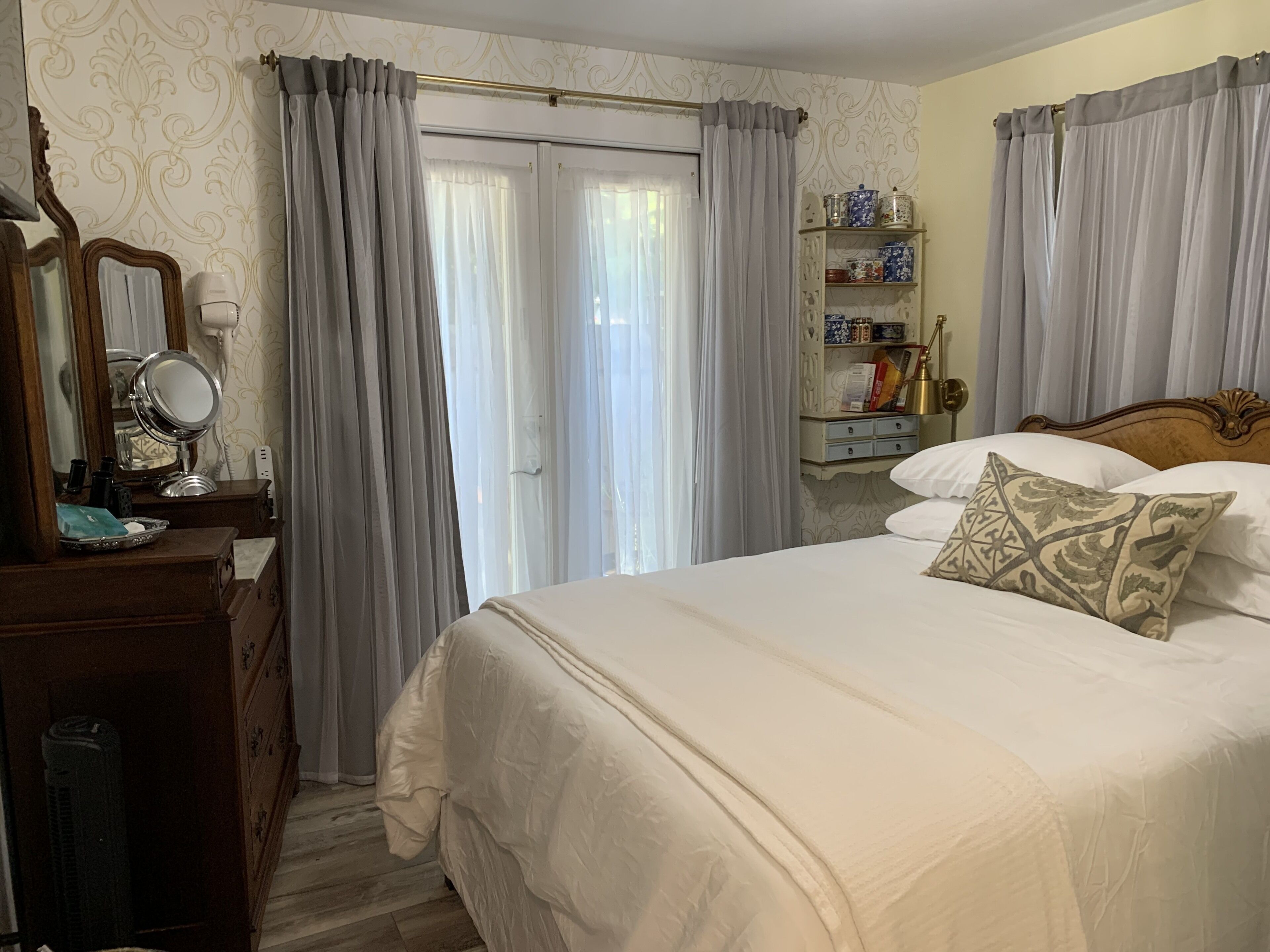 2 bedrooms, iron/ironing board, travel cot, free WiFi