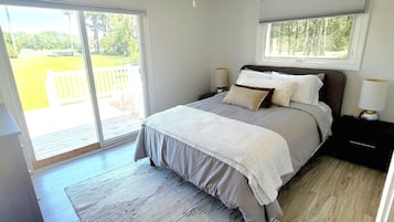 3 bedrooms, travel crib, free WiFi, bed sheets