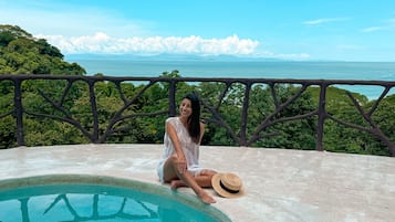 6 outdoor pools