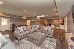 Smart TV, fireplace, DVD player