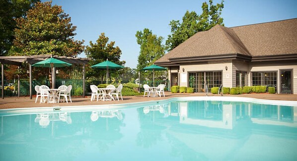 Innendørsbasseng og utendørsbasseng