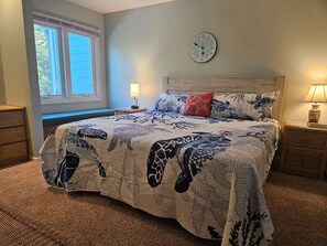 3 bedrooms, iron/ironing board, travel crib, free WiFi - Pet Friendly, 3Bed, easy walk to Pool, Beach, Restaurants, Golf N Pickle Ball  (Edisto Island)