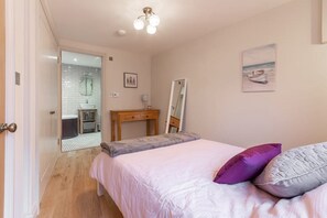 1 bedroom, iron/ironing board, WiFi, bed sheets - Converted Detached Old Stable in Nice area (Monkseaton)