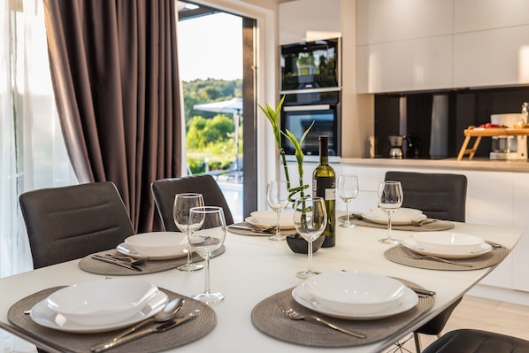 Lyxvilla - 3 sovrum - privat pool - havsutsikt | Matservice på rummet