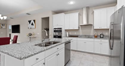 Luxurious Tampa Bay Area Home in Serene Community!