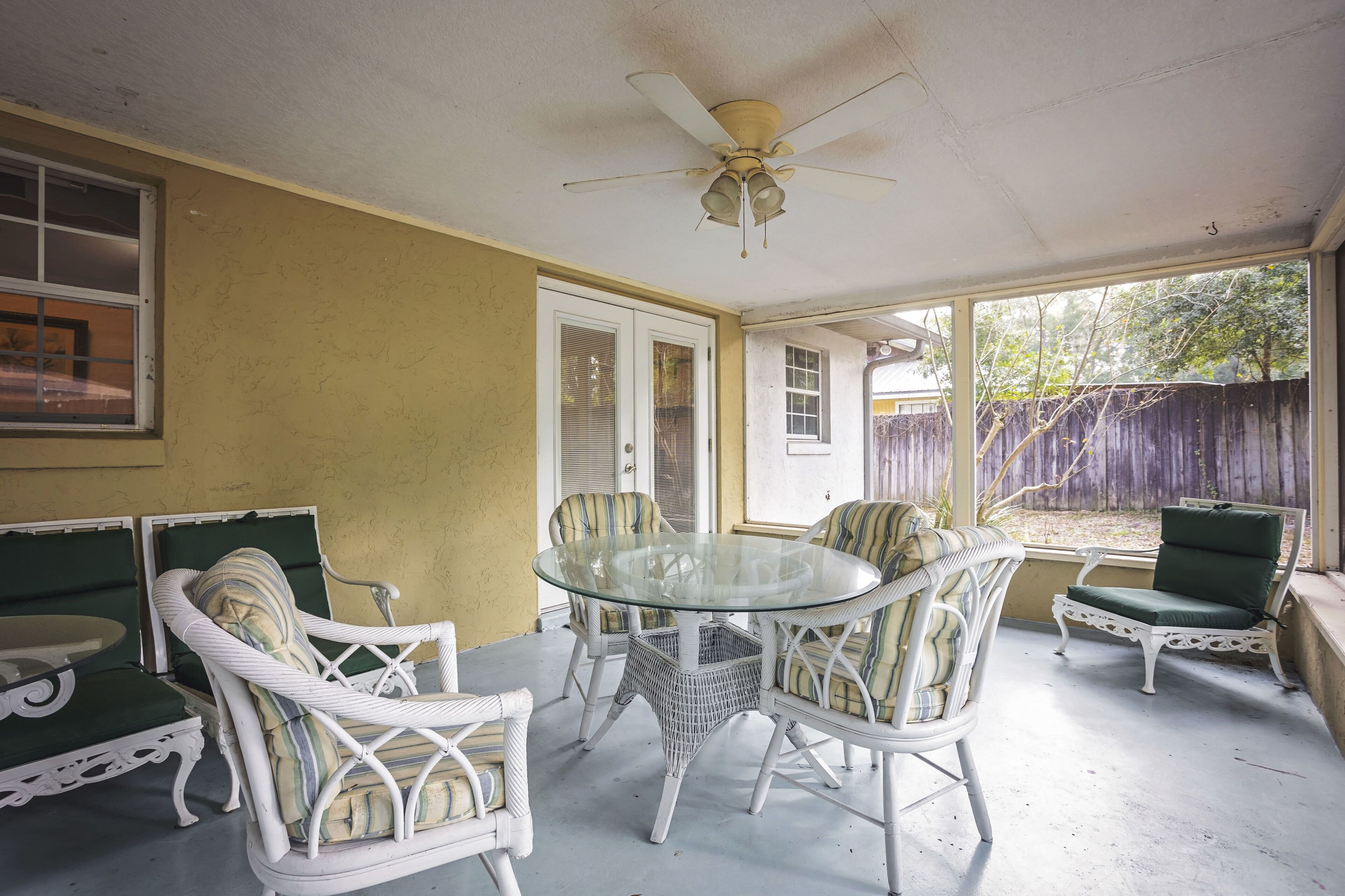 6.5 Miles To WEC Screened Porch Nice Neighborhood Vacant Treed Lot