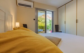 2 chambres, fer et planche à repasser, Wi-Fi, draps fournis