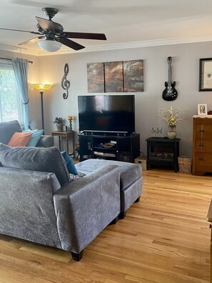 Smart-TV, Kamin, Drucker