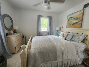 3 bedrooms, desk, iron/ironing board, travel cot