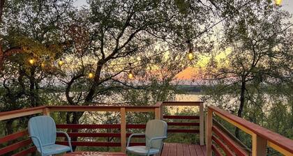 LAKE FRONT SUNSET CABIN - Water Access!